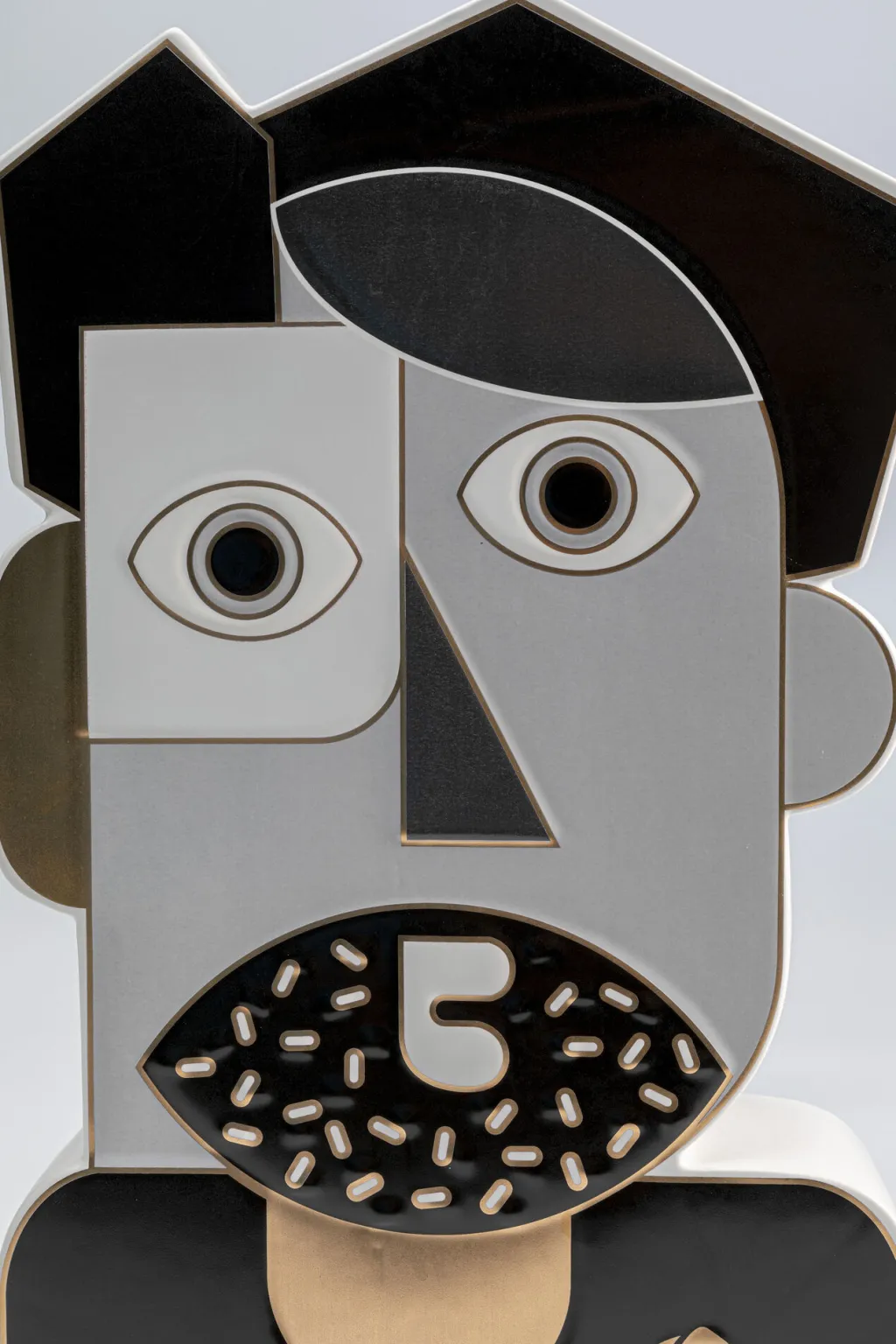 abstract_gentleman_maljakko_cm_1.webp Maljakot>KARE Design Abstract Gentleman Maljakko 43cm