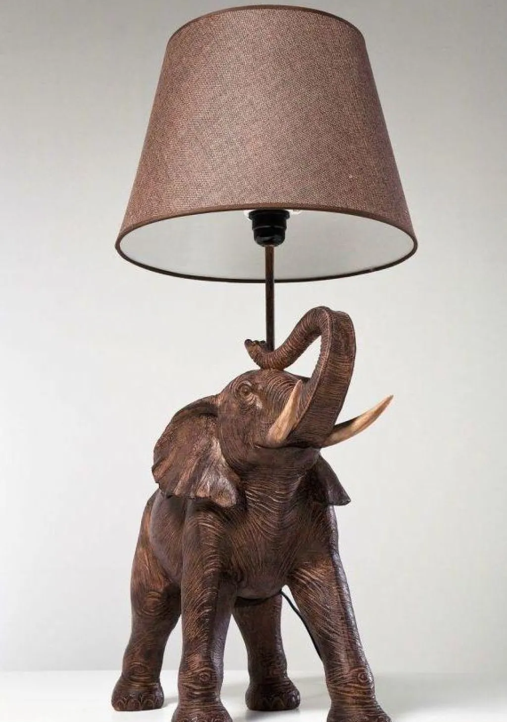 animal_elephant_safari_pytvalaisin_cm_2.webp Pöytävalaisimet>KARE Design Animal Elephant Safari Pöytävalaisin 74cm