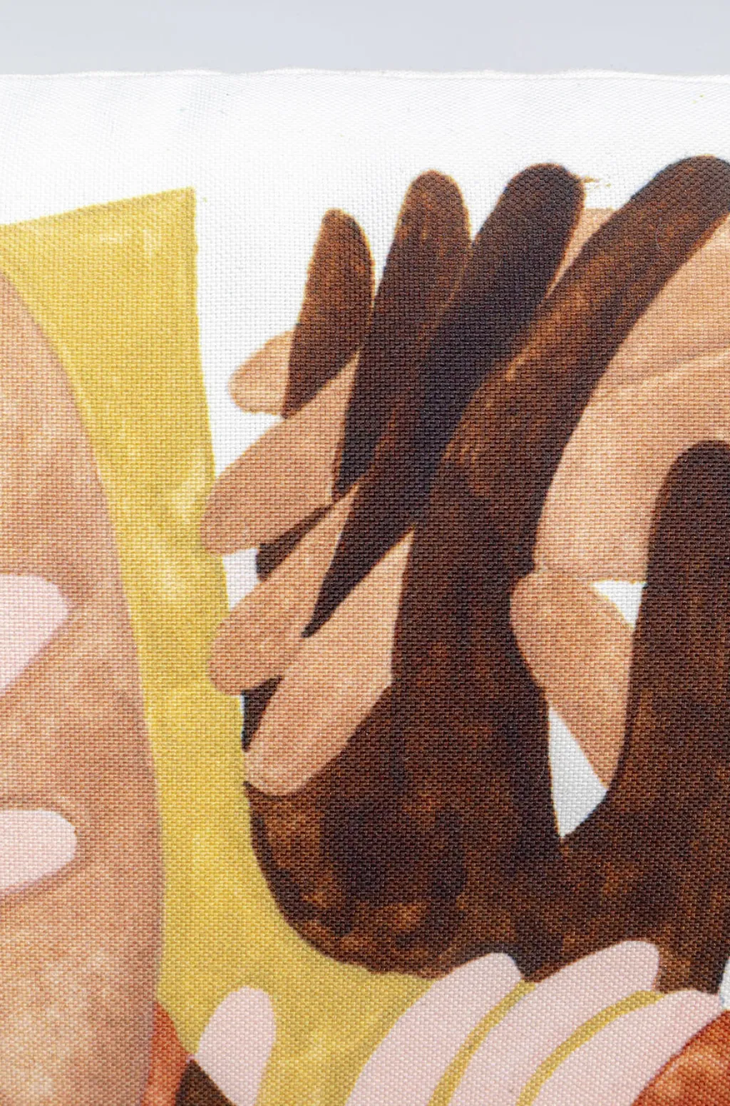 artistic_hands_tyyny_xcm_2.webp Sisustustyynyt | Olohuone>KARE Design Artistic Hands Tyyny 50x30cm