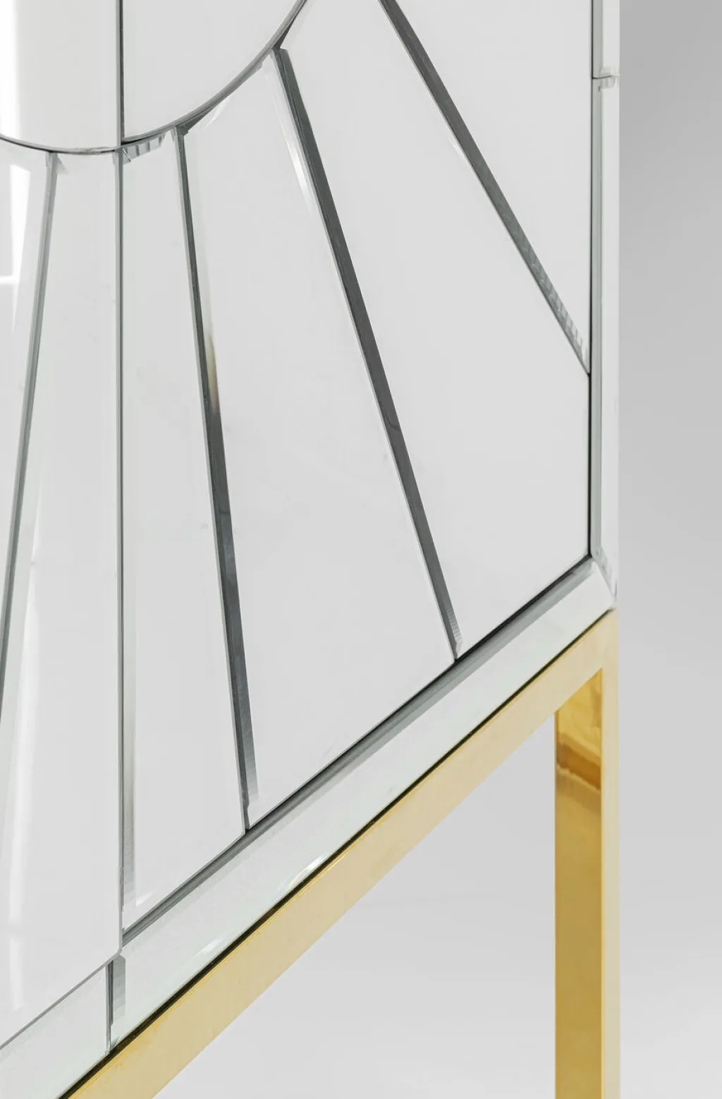 bar_cabinet_queen_baarikaappi_xcm_9.webp Baarit>KARE Design Bar Cabinet Queen Baarikaappi 91x147cm