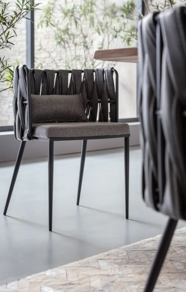 Tuolit>KARE Design Cheerio Tuoli Käsinojilla, Harmaa (sis. Tyynyn)