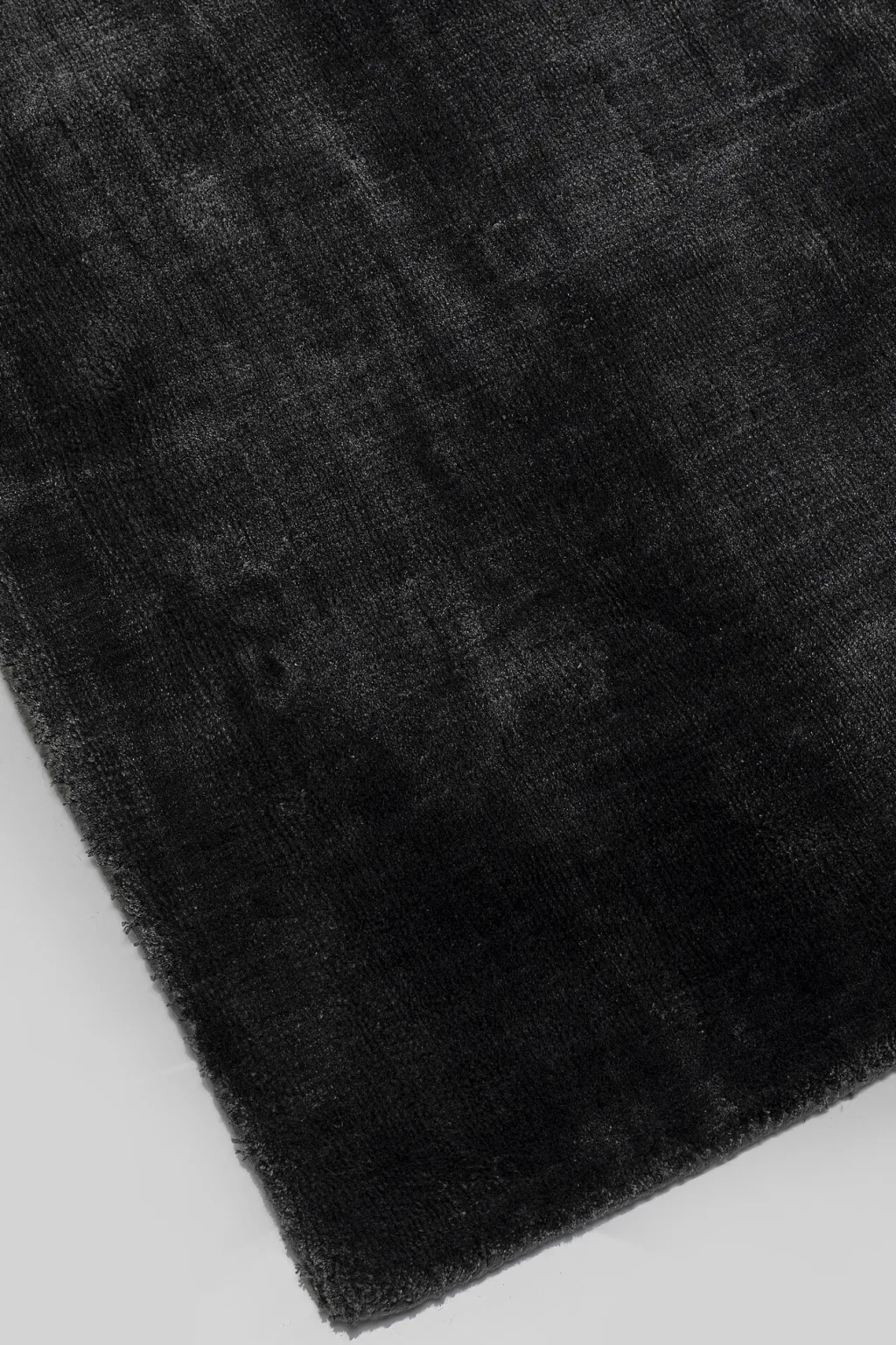 cosy_rocky_matto_mustatummanharmaa_xcm_1.webp Matot>KARE Design Cosy Rocky Matto Musta/tummanharmaa 80x150cm