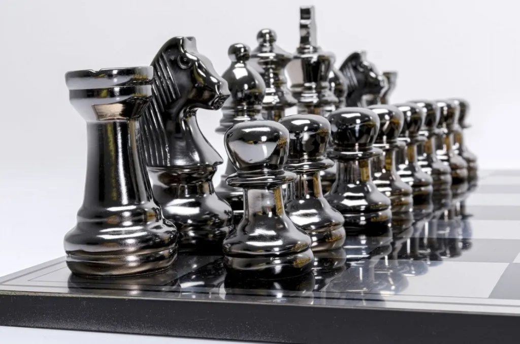 deco_chess_shakkipeli_koristeesine_xcm_5.webp Jalalliset Koriste-Esineet>KARE Design Deco Chess Shakkipeli Koriste-esine 60x60cm