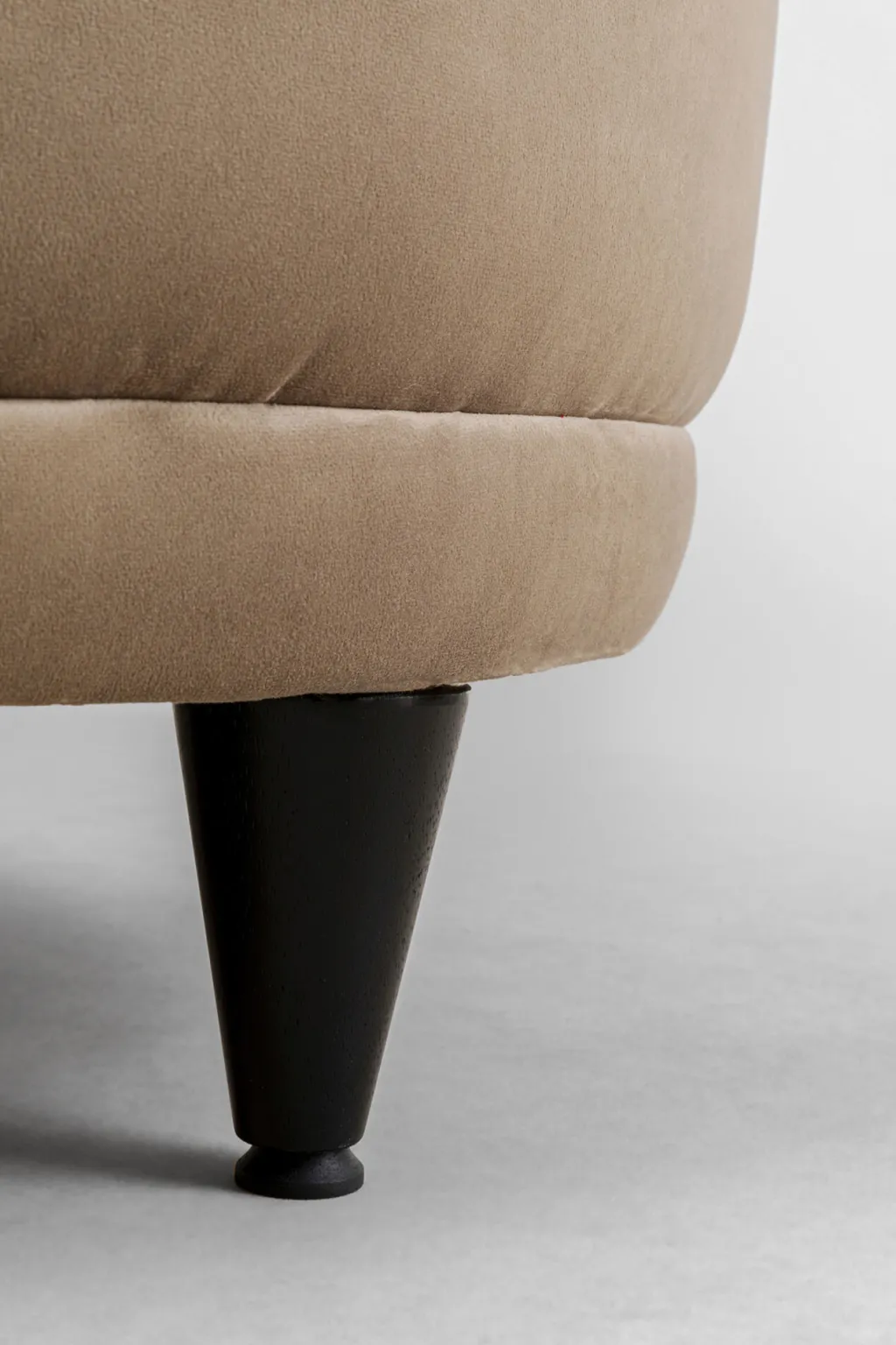 dschinn_sohva_istuttava_beige_cm_8.webp Sohvat>KARE Design Dschinn Sohva 3-istuttava, Beige 233cm