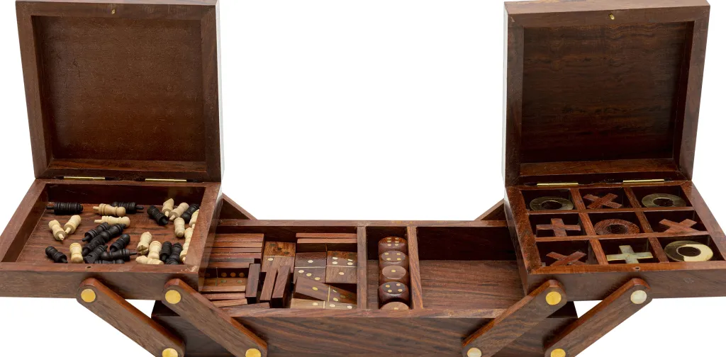 gamble_quattro_peli_koristeesine_osaa_1.webp Jalalliset Koriste-Esineet>KARE Design Gamble Quattro Peli, Koriste-esine (5/osaa)