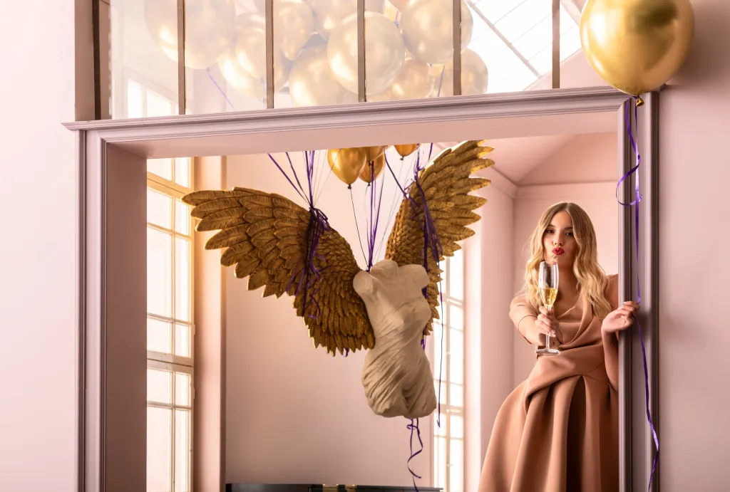 gela_angel_seinkoriste_xcm_9.webp Seinäkoristeet>KARE Design Gela Angel Seinäkoriste 203x140cm