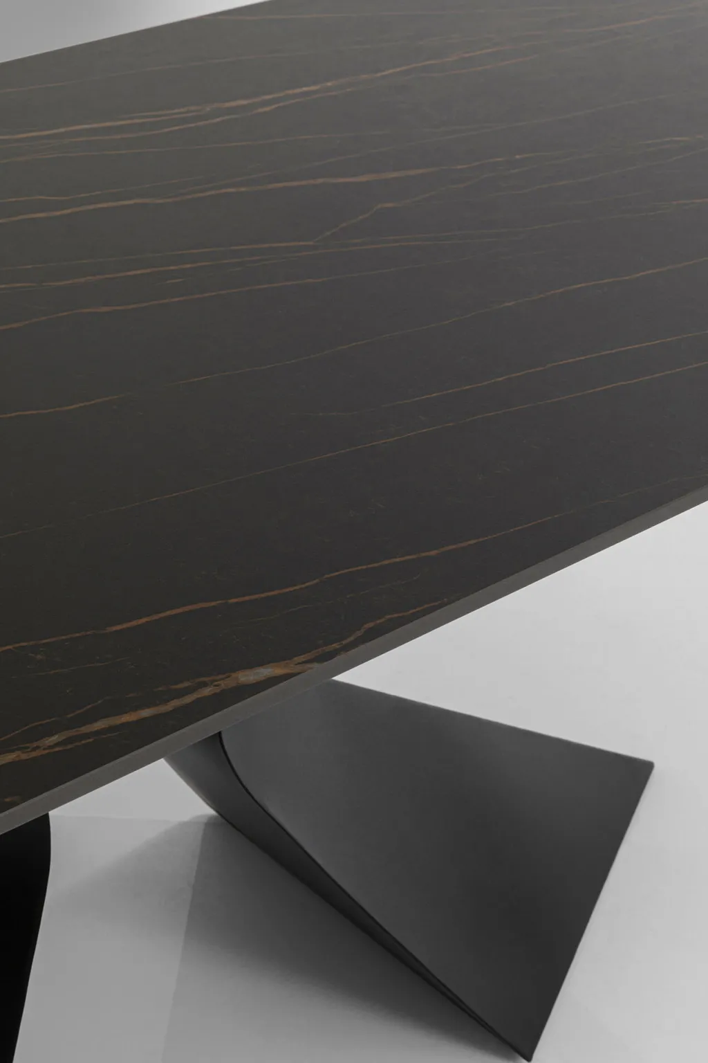 gloria_pyt_ulkokaluste_keraaminen_pytlevy_musta_xcm_7.webp Pöydät>KARE Design Gloria Pöytä Ulkokaluste, Keraaminen Pöytälevy, Musta, 180x90cm