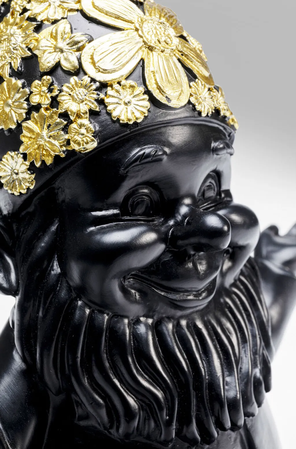 gnome_meditation_tonttu_koristeesine_mustakulta_cm_4.webp Koriste-Esineet>KARE Design Gnome Meditation Tonttu Koriste-esine, Musta/kulta 19cm