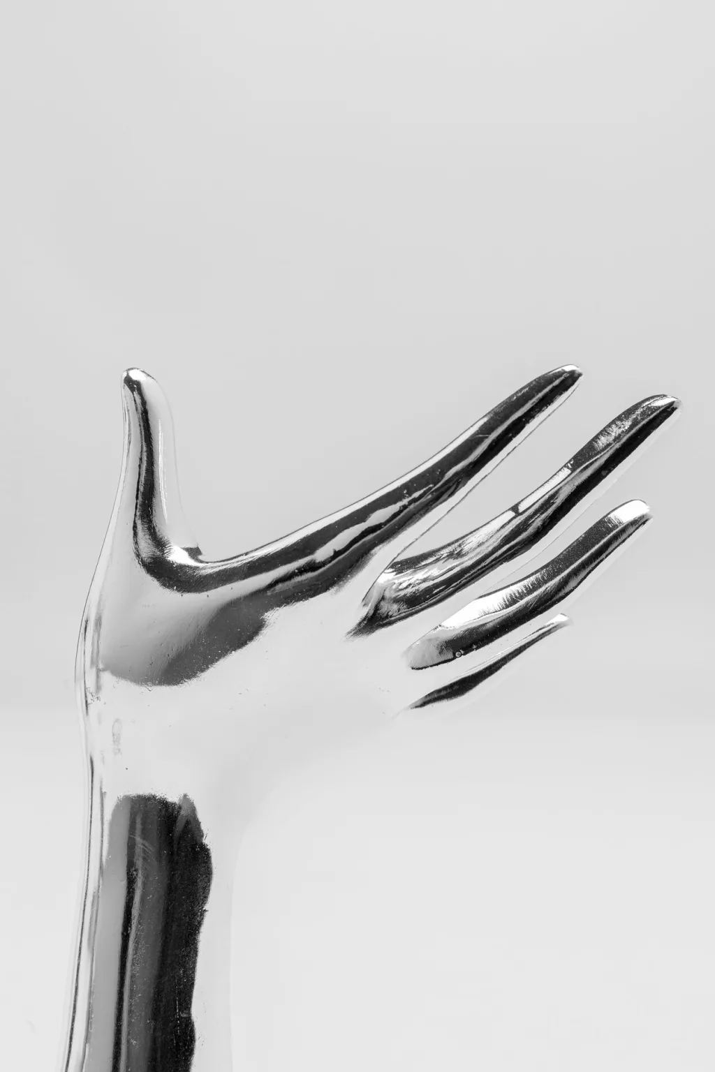 hand_silver_koruteline_xcm_4.webp Korurasiat>KARE Design Hand Silver Koruteline 10x20cm