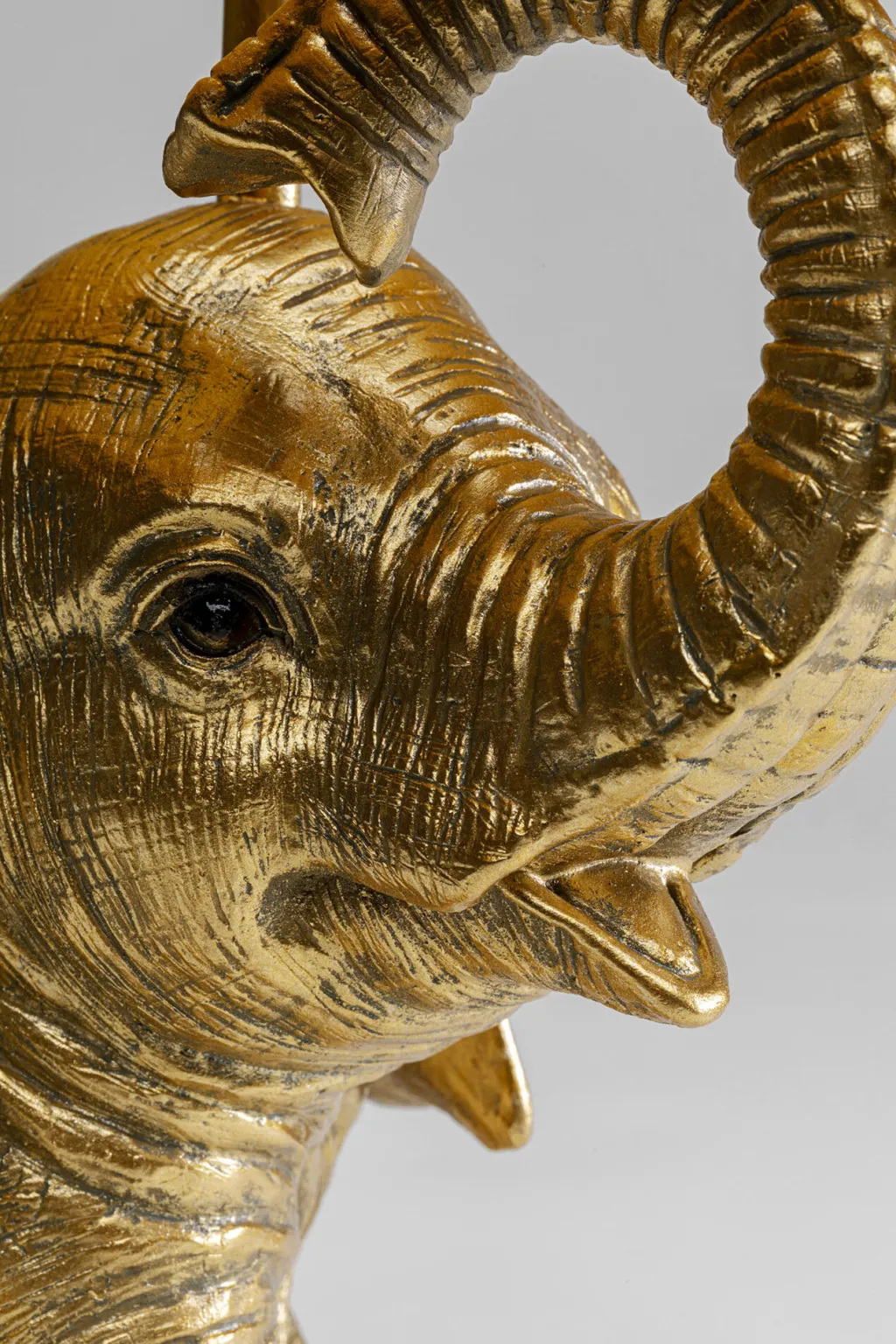 happy_elefant_elefantti_pytvalaisin_cm_9.webp Pöytävalaisimet>KARE Design Happy Elefant Elefantti Pöytävalaisin 48cm