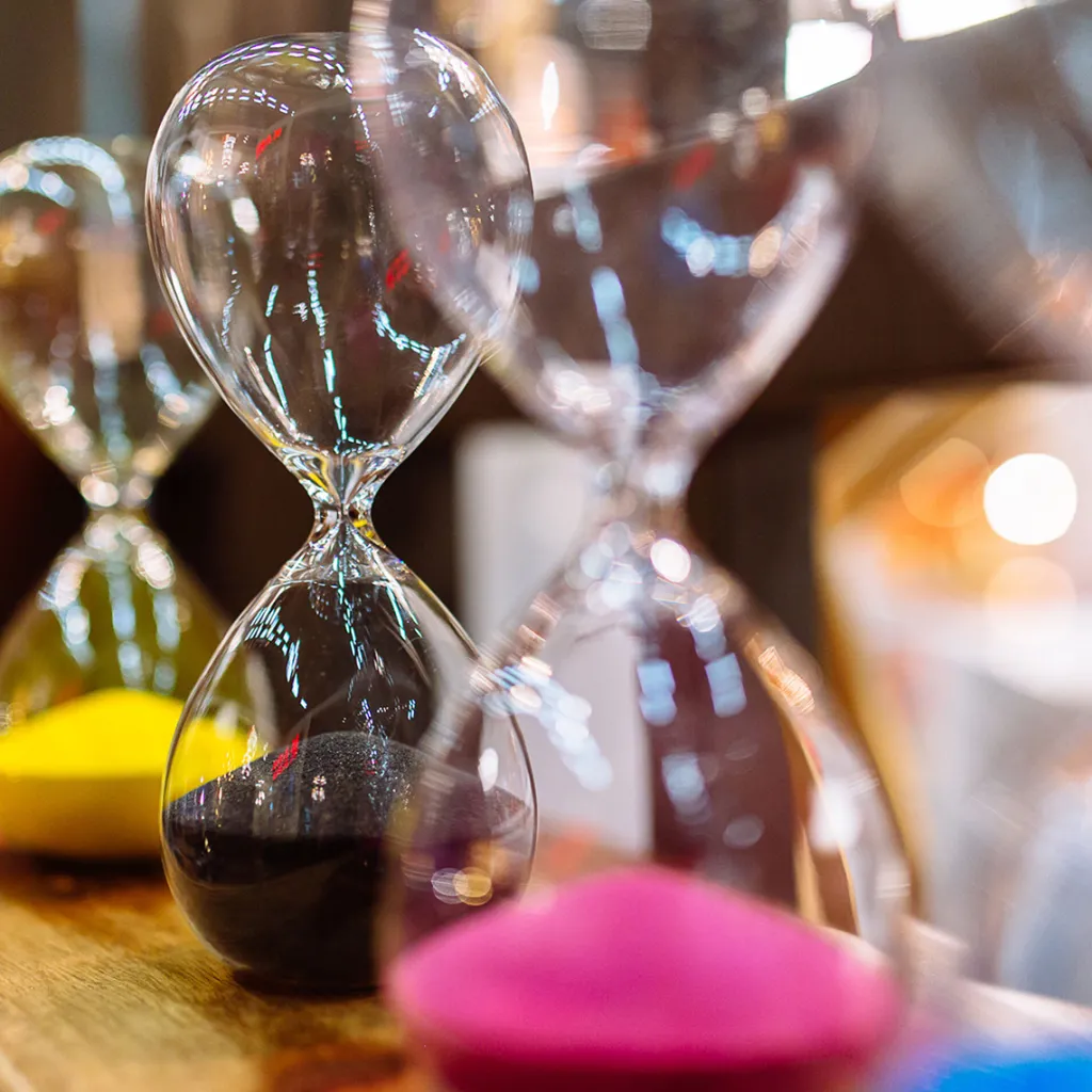 hourglass_timer_tiimalasi_cm_useita_vrej_0.webp Koriste-Esineet>KARE Design Hourglass Timer Tiimalasi 20cm, Useita Värejä