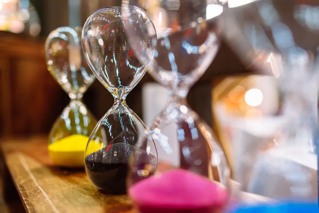hourglass_timer_tiimalasi_cm_useita_vrej_7.webp Koriste-Esineet>KARE Design Hourglass Timer Tiimalasi 20cm, Useita Värejä