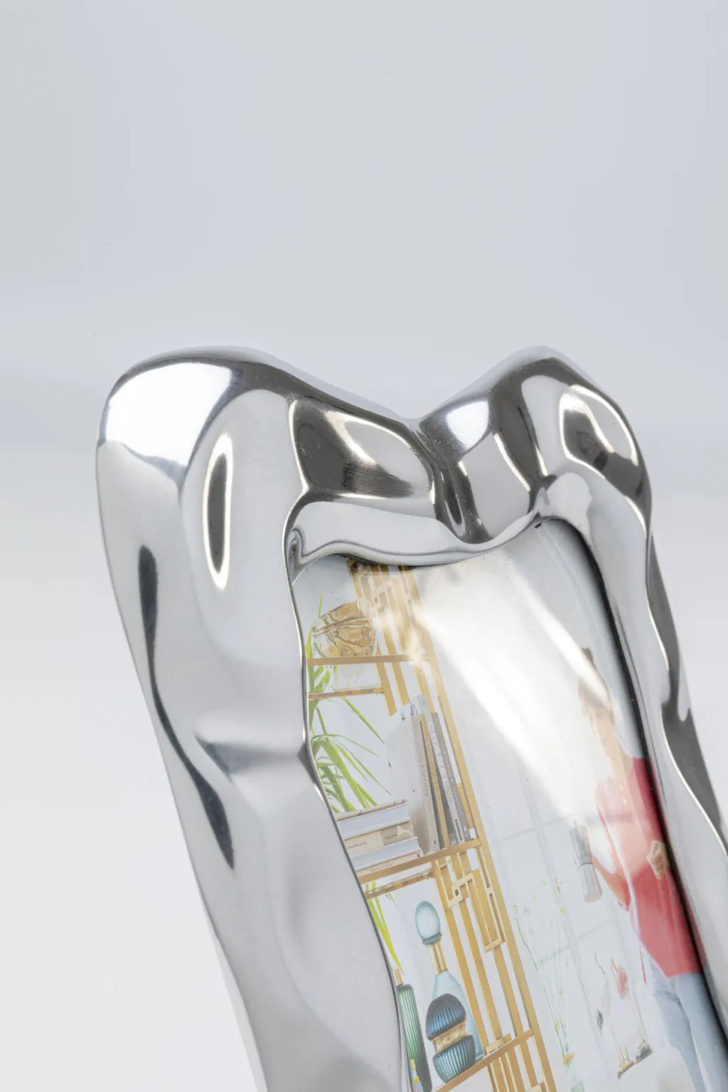 jade_swing_silver_valokuvakehys_xcm_2.webp Valokuvakehykset>KARE Design Jade Swing Silver Valokuvakehys 13x18cm