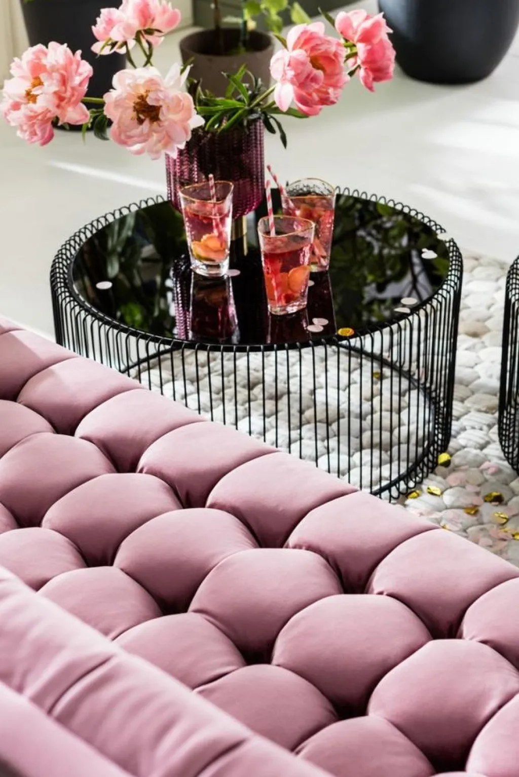 milchbar_sohva_istuttava_samettia_mauve_11.webp Sohvat>KARE Design Milchbar Sohva 3-istuttava, Samettia, Mauve