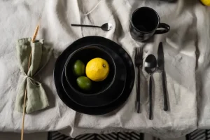 Lautaset>KARE Design Organic Black Lautanen Ø20cm