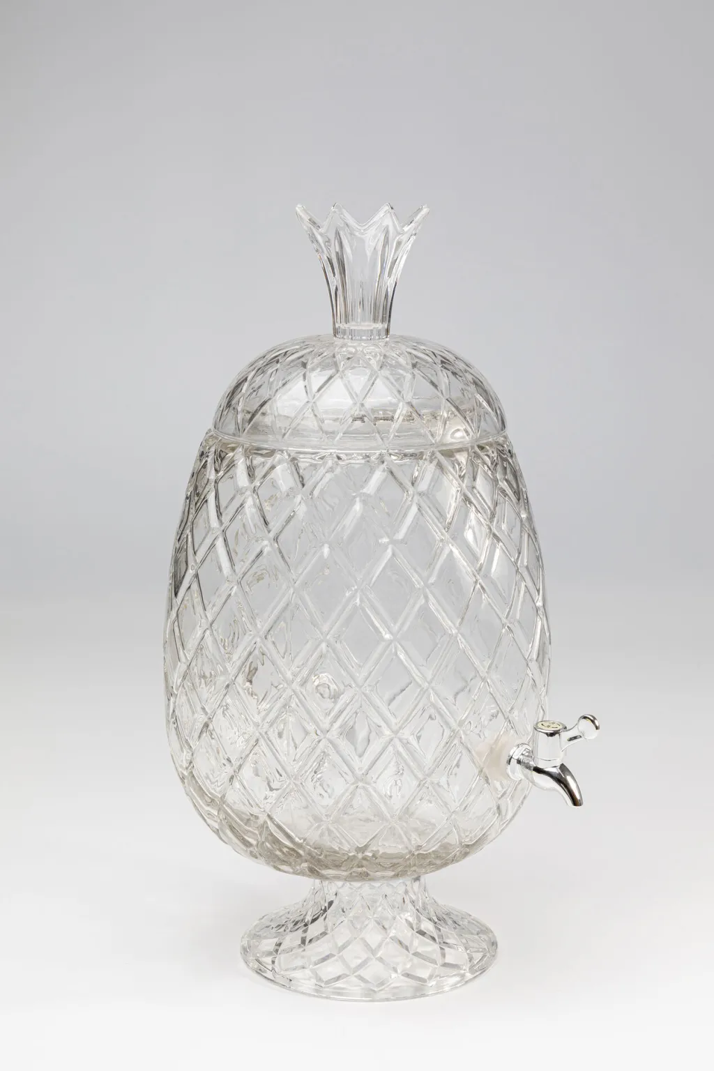 pineapple_clear_ananas_hanallinen_juomaastia_osaa_1.webp Kannut>KARE Design Pineapple Clear Ananas Hanallinen Juoma-astia (2/osaa)