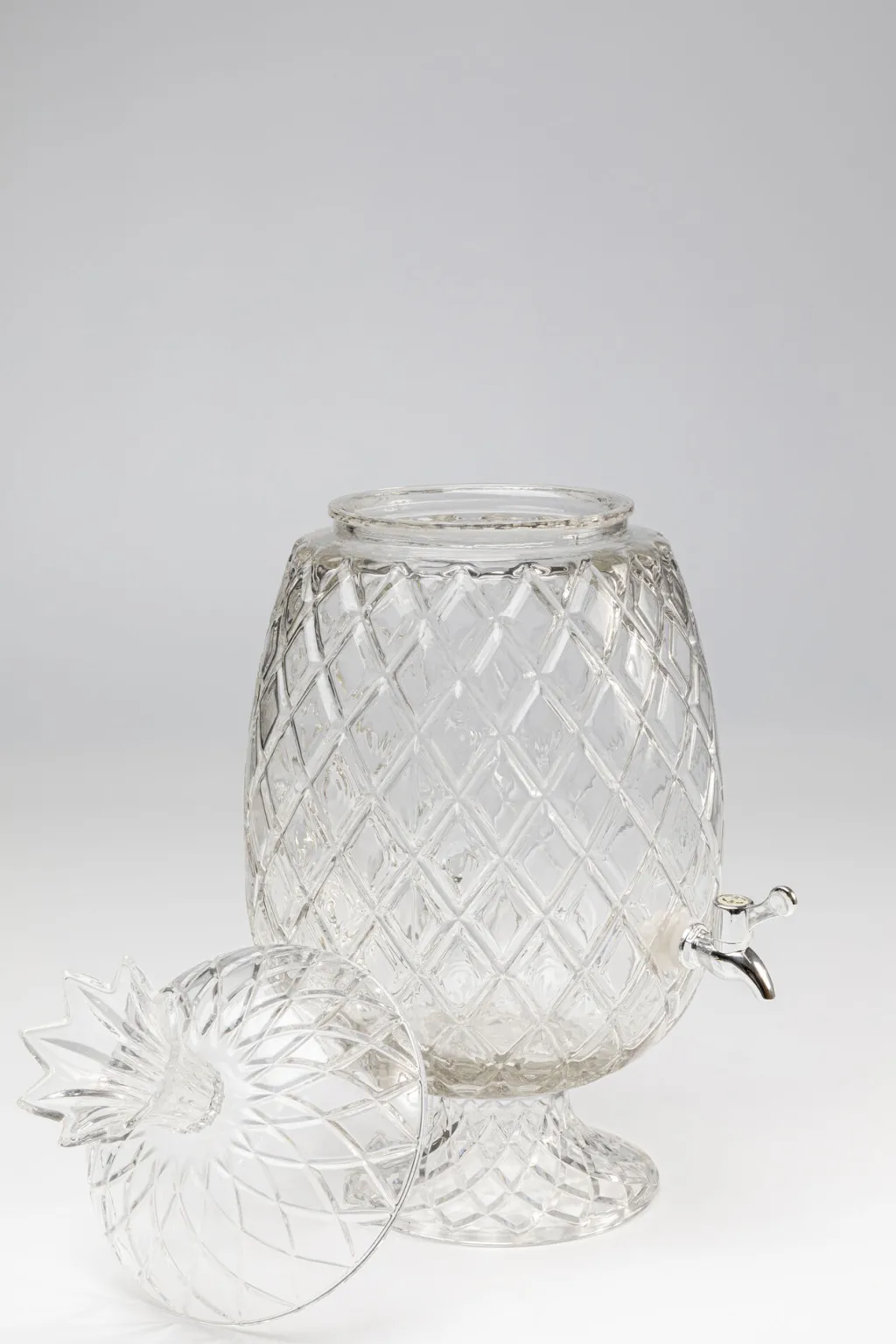 pineapple_clear_ananas_hanallinen_juomaastia_osaa_3.webp Kannut>KARE Design Pineapple Clear Ananas Hanallinen Juoma-astia (2/osaa)