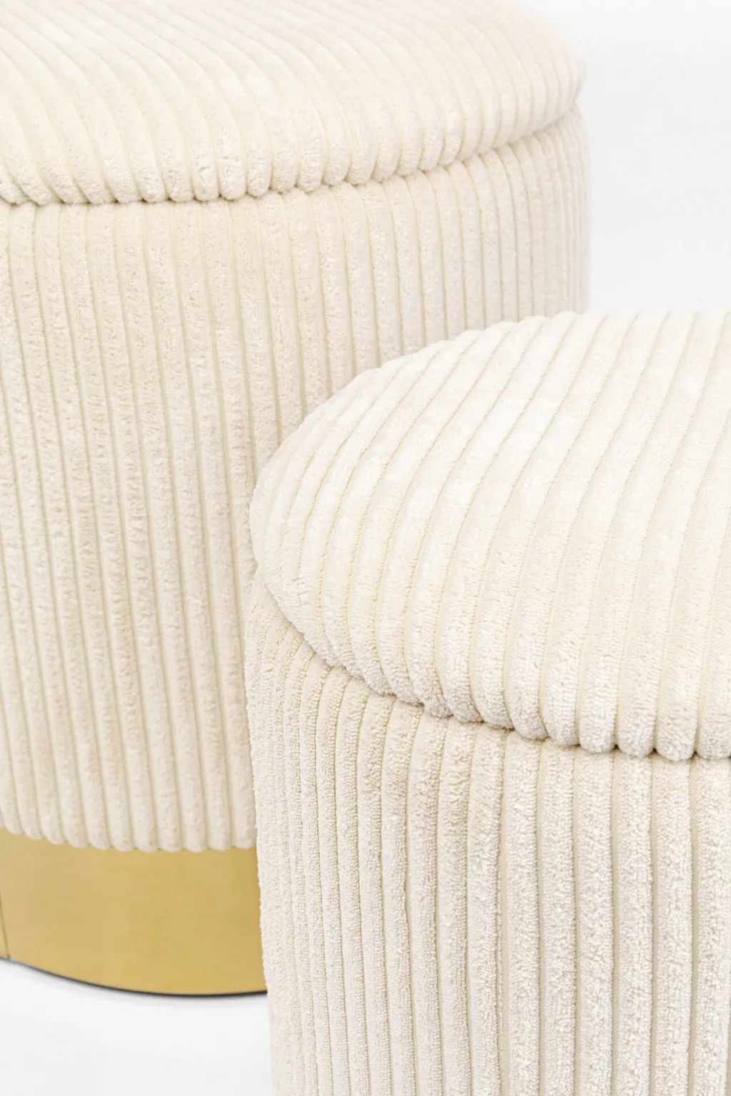 plush_jakkara_palli_kannella_kermanvalkonen_setti_5.webp Rahit Ja Jakkarat>KARE Design Plush Jakkara, Palli Kannella, Kermanvalkonen (2/Setti)
