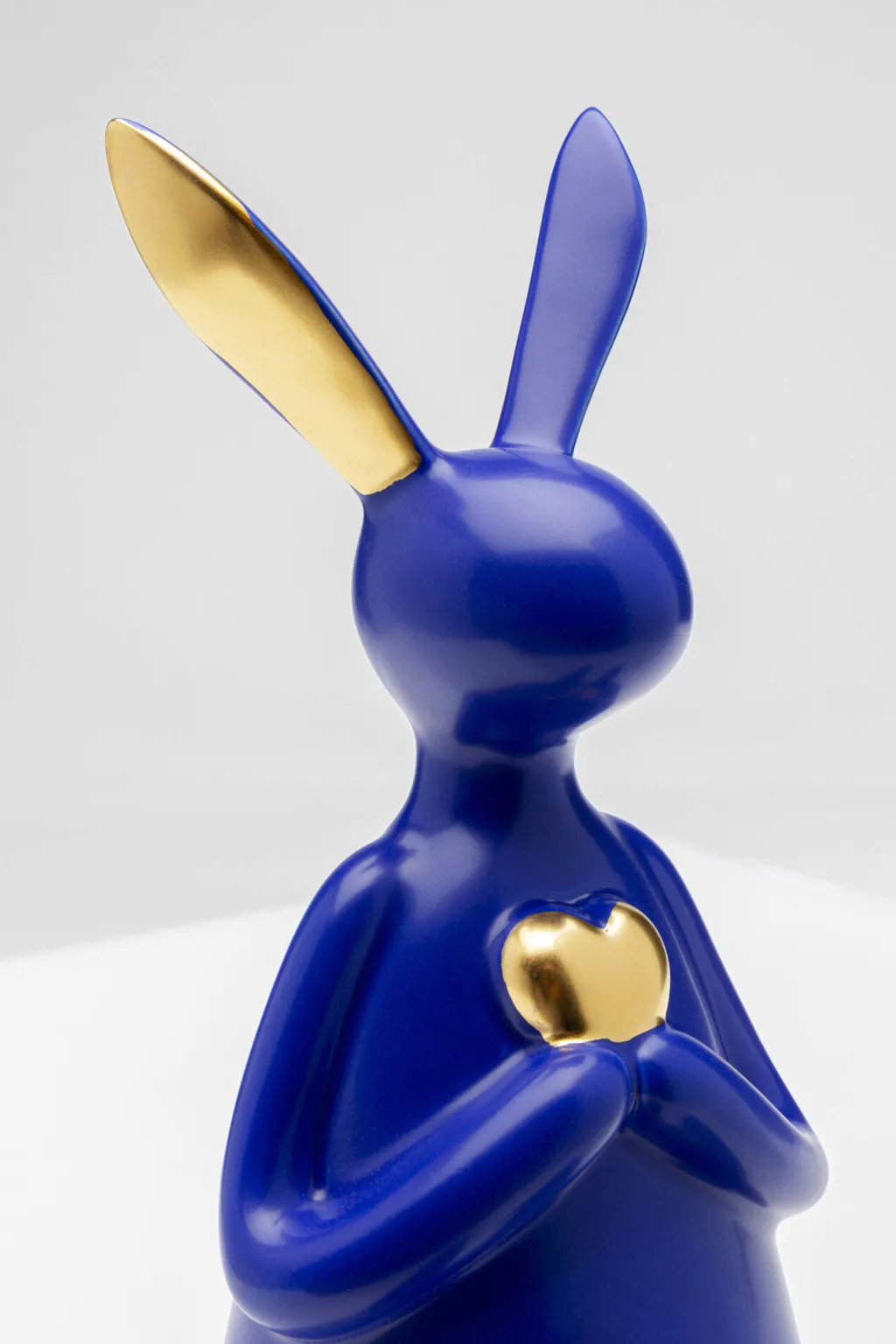 sitting_rabbit_heart_jnis_pupu_koristeesine_sininen_cm_3.webp Koriste-Esineet>KARE Design Sitting Rabbit Heart Jänis, Pupu Koriste-esine Sininen 29cm