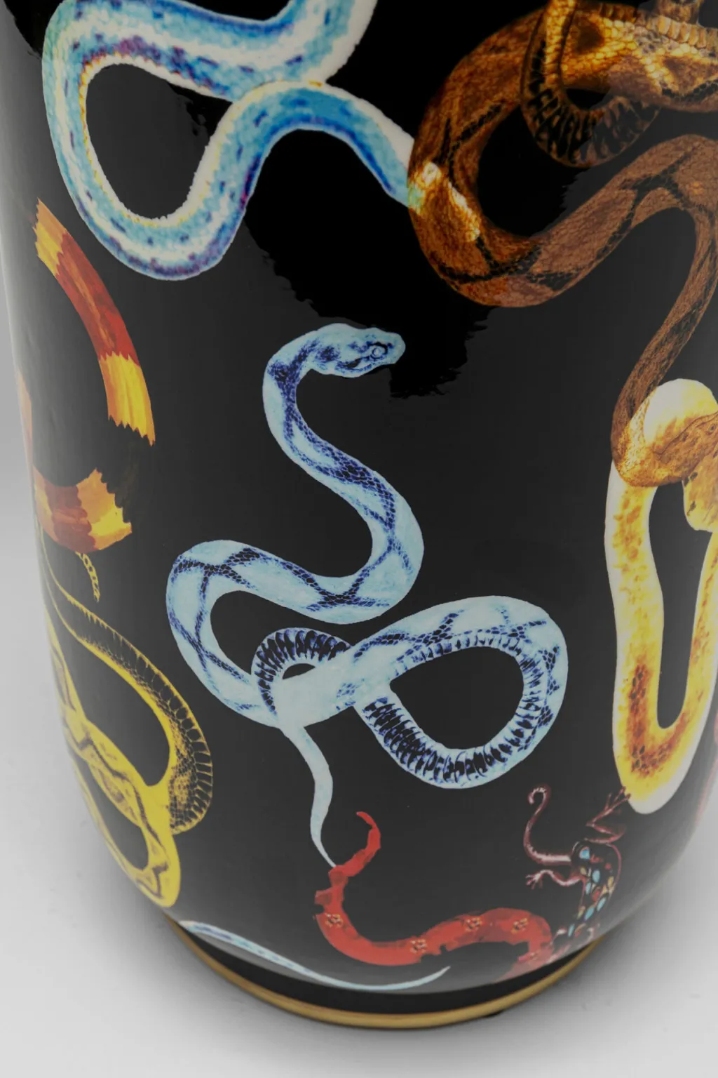 snake_party_krmeaiheinen_maljakko_cm_1.webp Maljakot | Olohuone>KARE Design Snake Party Käärmeaiheinen Maljakko 40cm