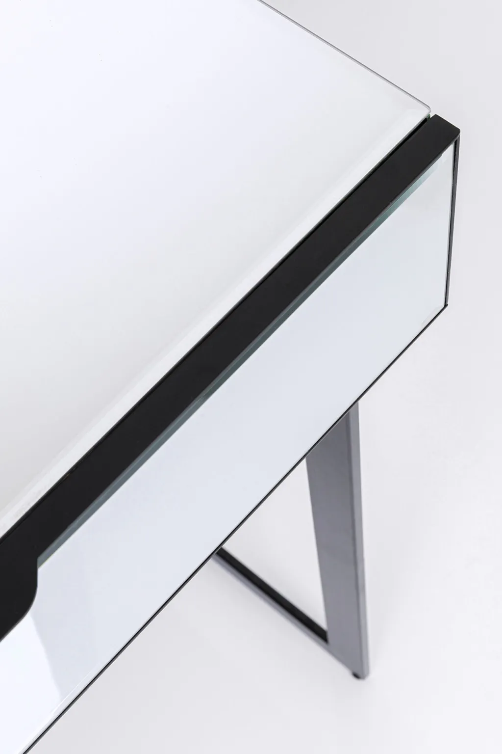 soran_konsolipyt_musta_xcm_9.webp Työpöydät>KARE Design Soran Konsolipöytä, Musta 120x50cm