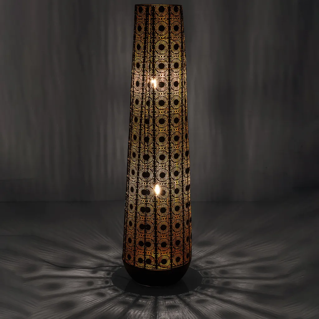 sultan_cone_lattiavalaisin_cm_5.webp Lattiavalaisimet>KARE Design Sultan Cone Lattiavalaisin 120cm