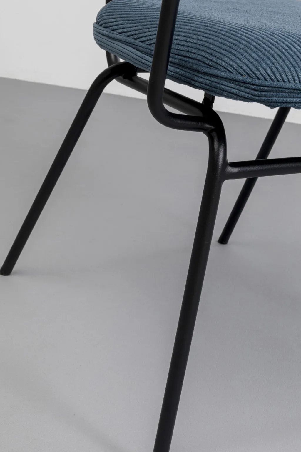 viola_tuoli_ksinojilla_sininen_8.webp Tuolit>KARE Design Viola Tuoli Käsinojilla Sininen