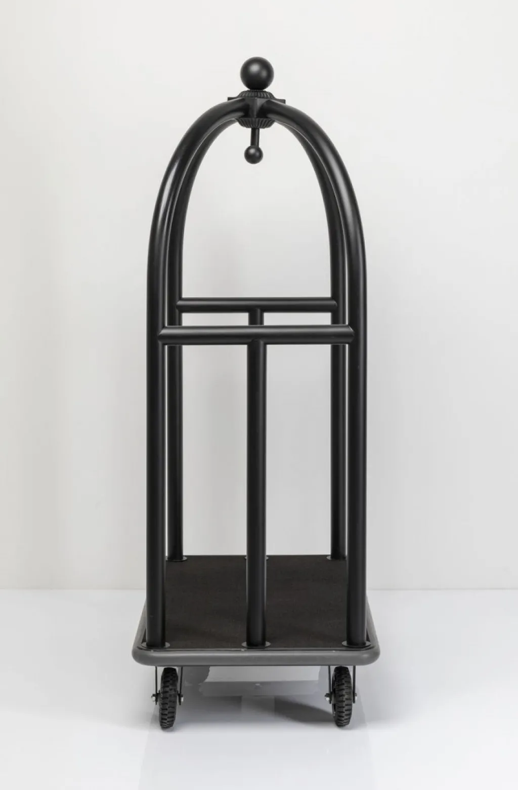 vip_baggage_trolley_vegas_matkalaukkuvaunu_matta_musta_3.webp Jalalliset Vaatenaulakot>KARE Design VIP Baggage Trolley Vegas Matkalaukkuvaunu, Matta Musta