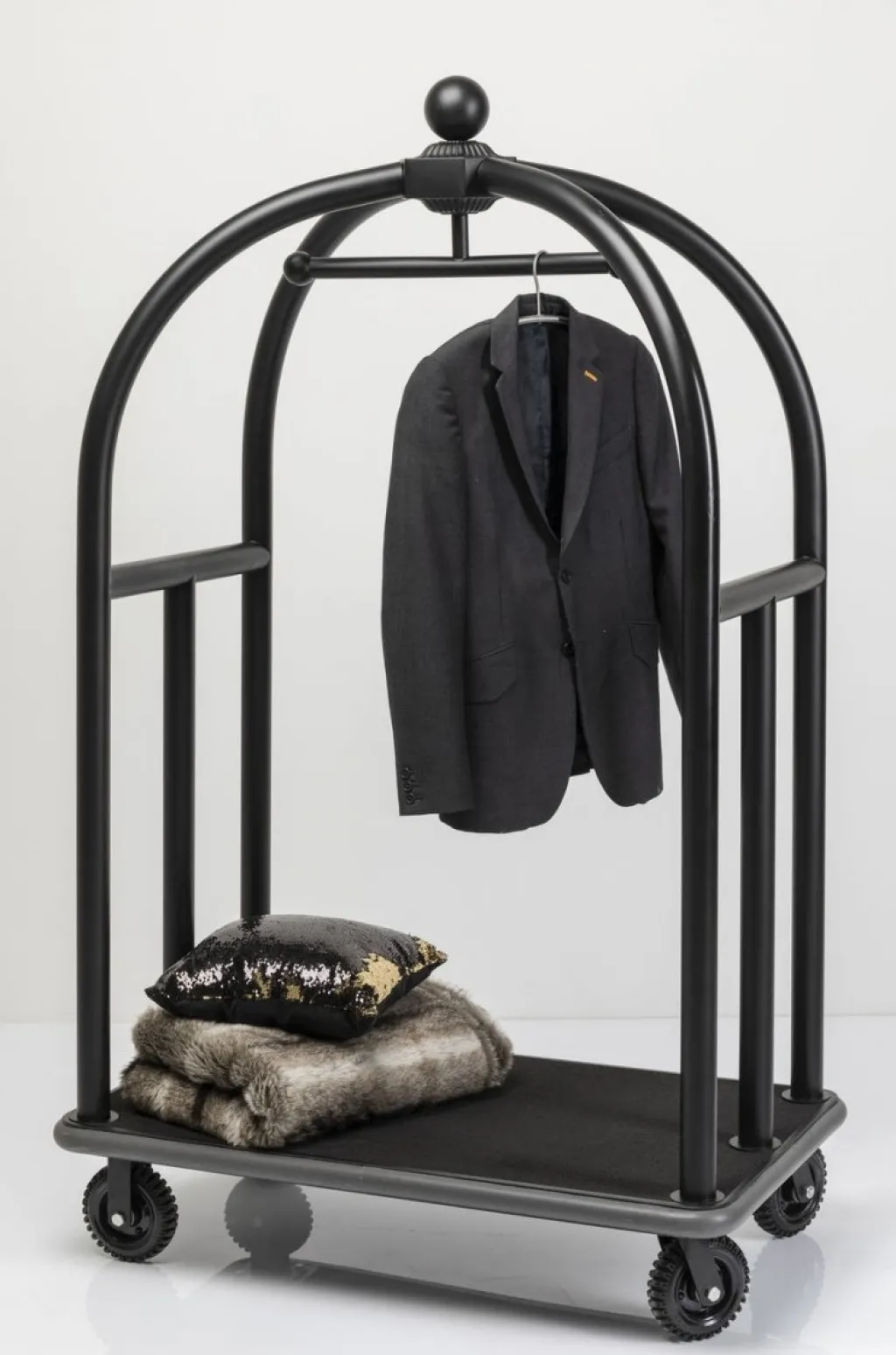 vip_baggage_trolley_vegas_matkalaukkuvaunu_matta_musta_4.webp Jalalliset Vaatenaulakot>KARE Design VIP Baggage Trolley Vegas Matkalaukkuvaunu, Matta Musta