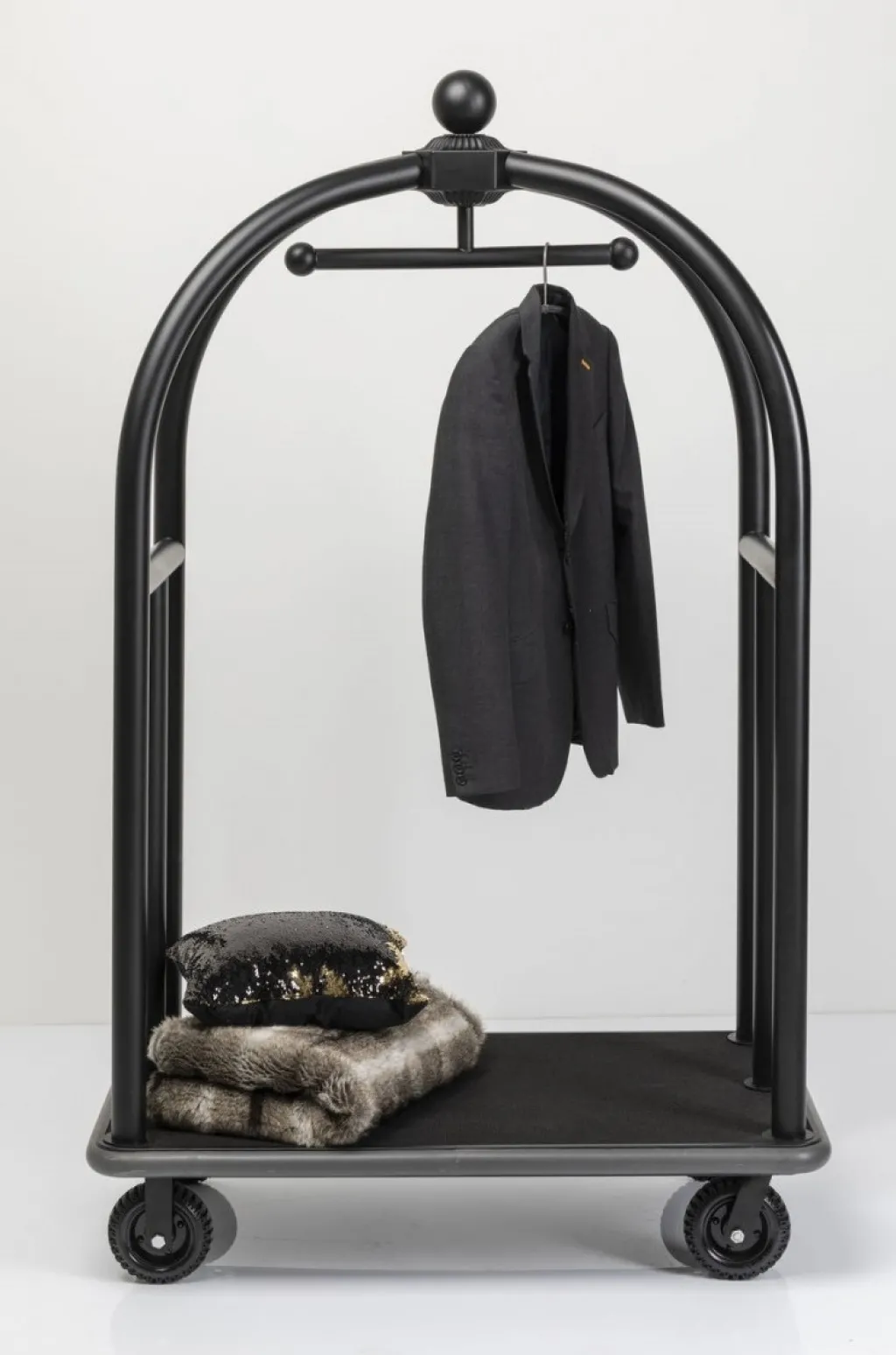 vip_baggage_trolley_vegas_matkalaukkuvaunu_matta_musta_6.webp Jalalliset Vaatenaulakot>KARE Design VIP Baggage Trolley Vegas Matkalaukkuvaunu, Matta Musta