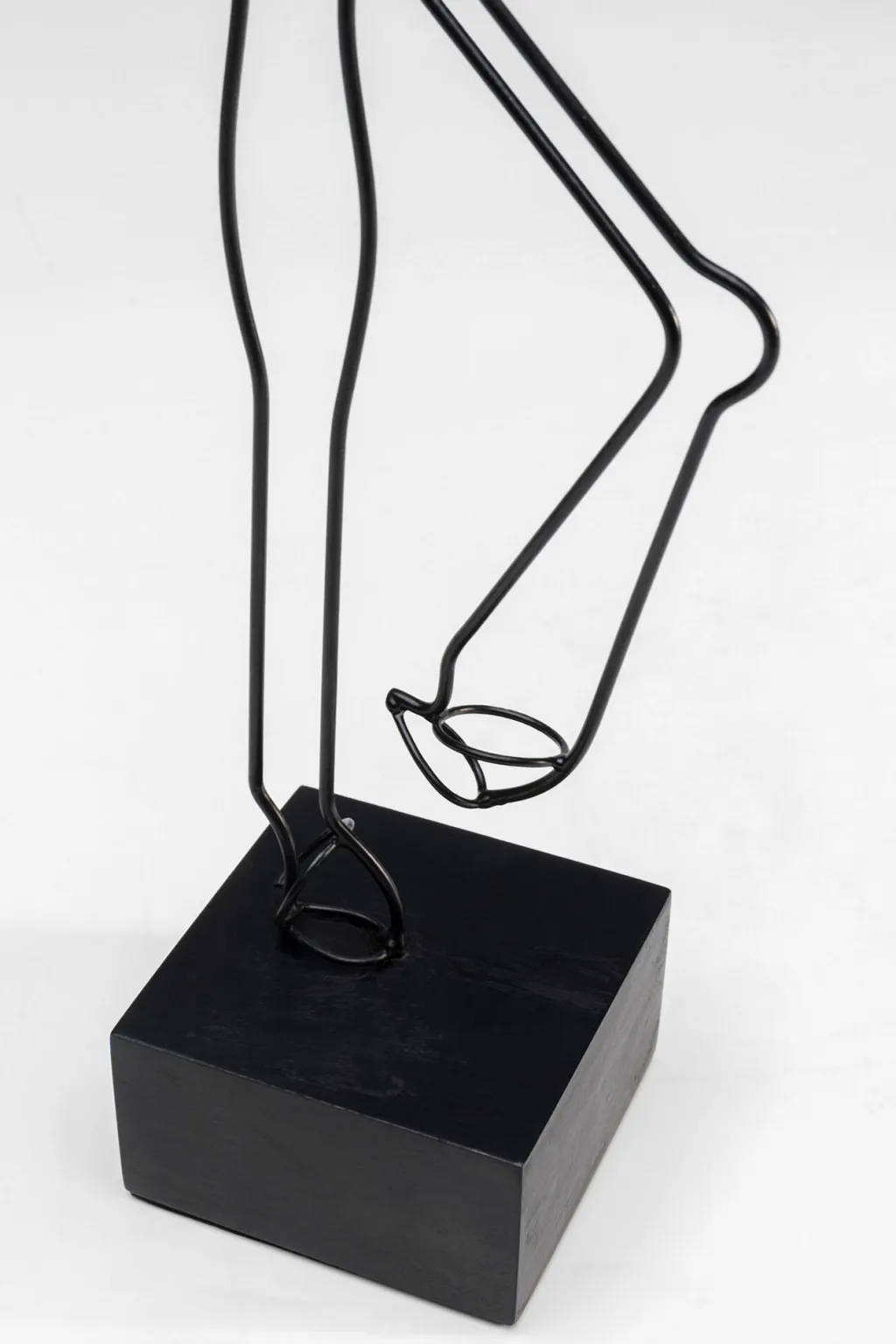 wire_horse_seinkoriste_cm_3.webp Koriste-Esineet>KARE Design Wire Horse Seinäkoriste 51cm