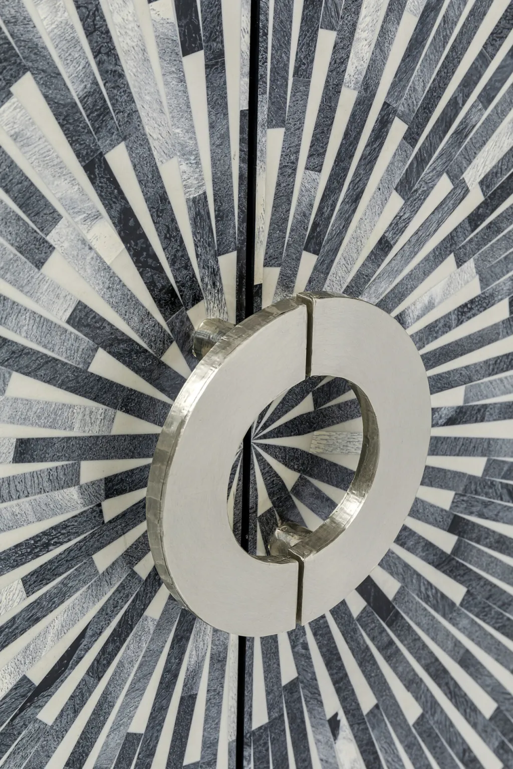 zoom_baarikaappi__pyre_muoto_mustavalkoinen_xcm_11.webp Baarit>KARE Design Zoom Baarikaappi - Pyöreä Muoto, Mustavalkoinen 100x160cm